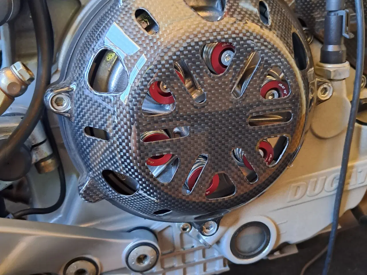 Billede 2 - Ducati carbon koblingsdæksel