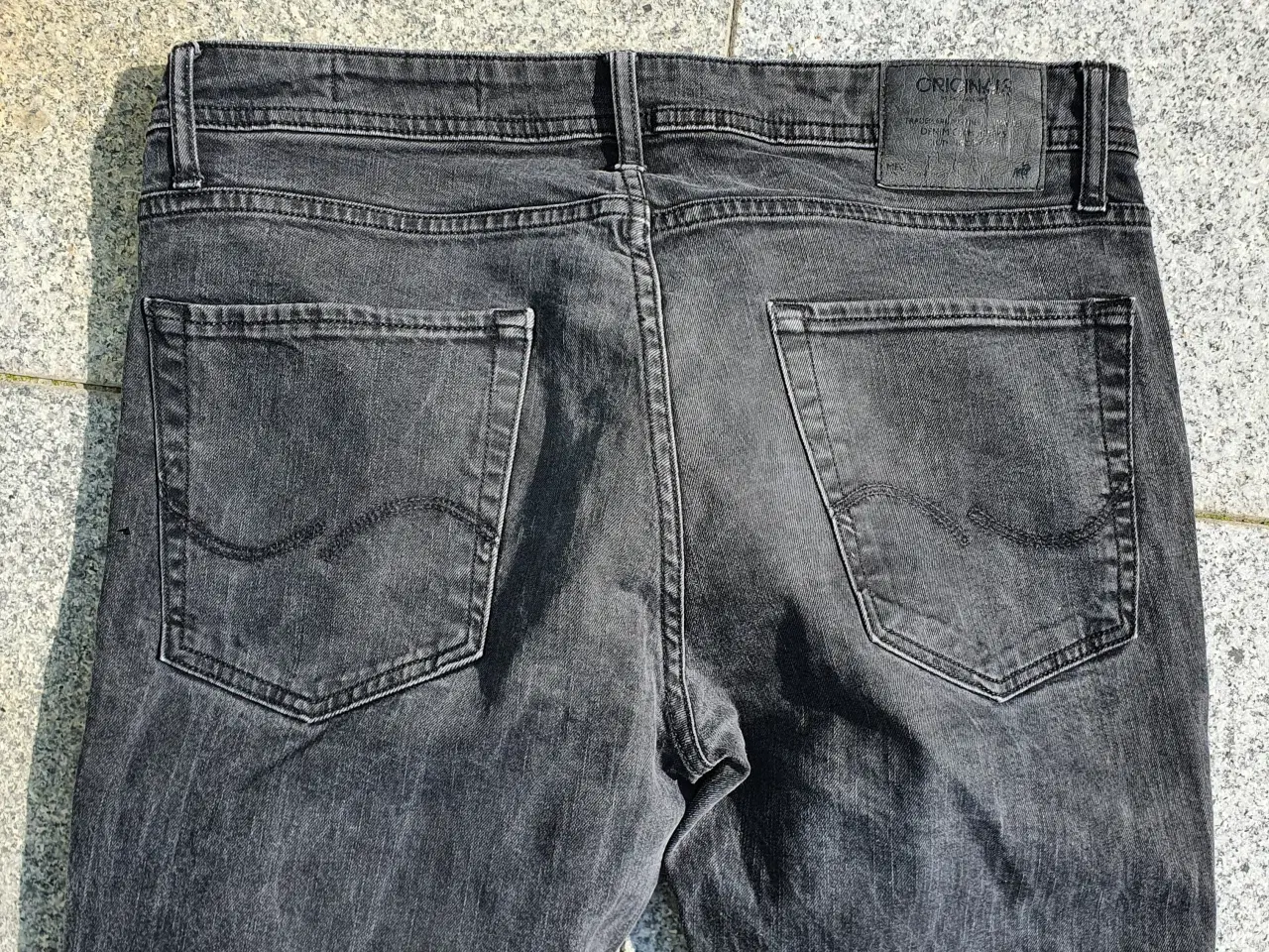 Billede 4 - Jeans. sort/koks farvet