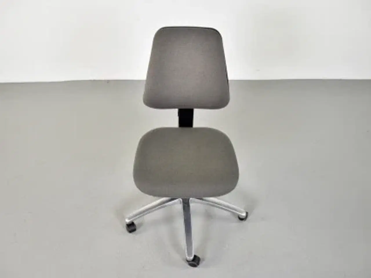 Billede 5 - Dauphin kontorstol med gråt polster og blankt stel