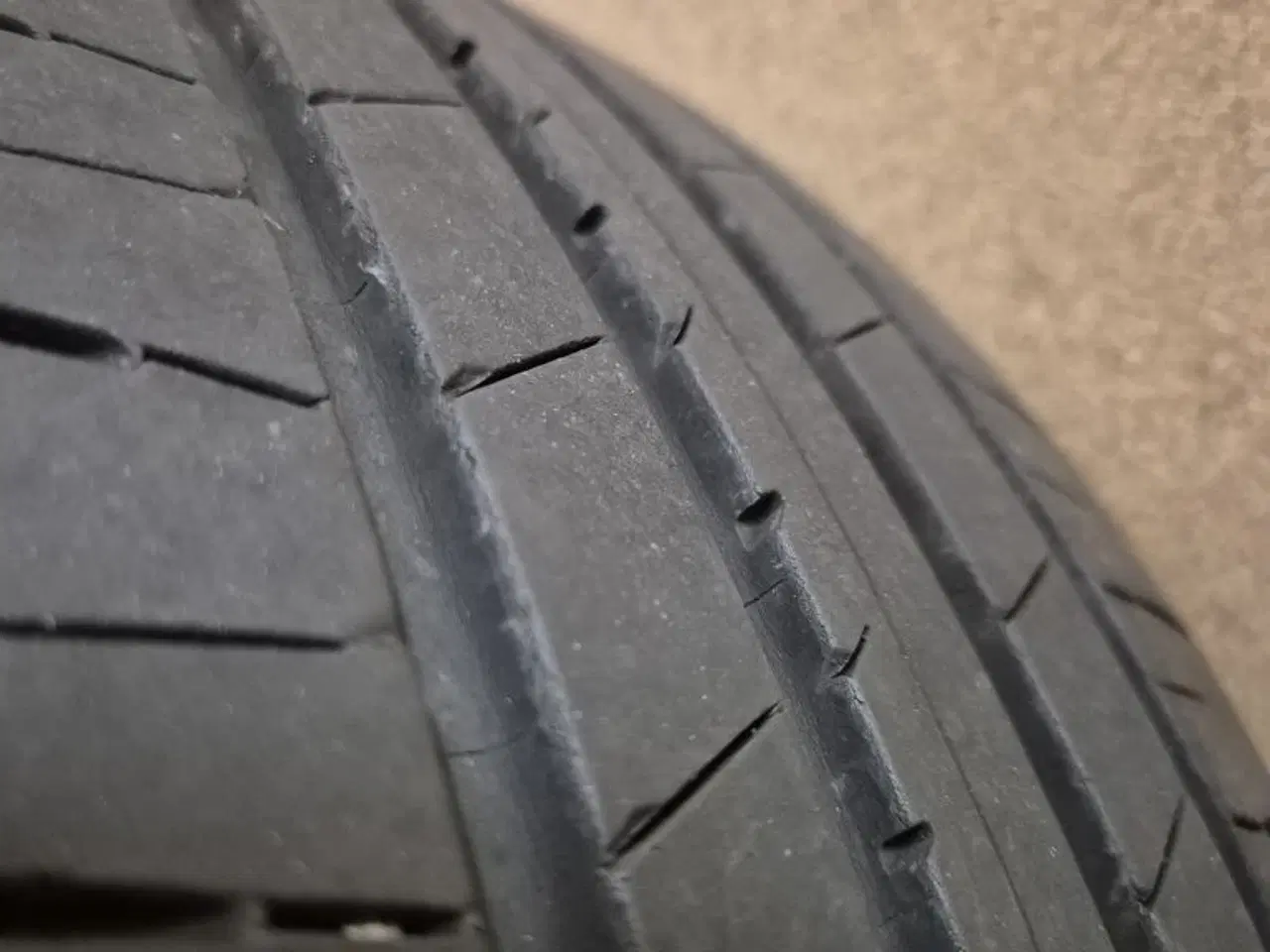 Billede 3 - ID.3 originale fælge og sommerdæk. 215 55 18