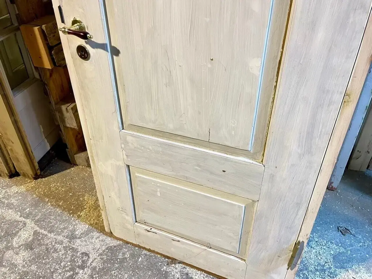 Billede 3 - Højrehængt, lav bondehusdør m. karm