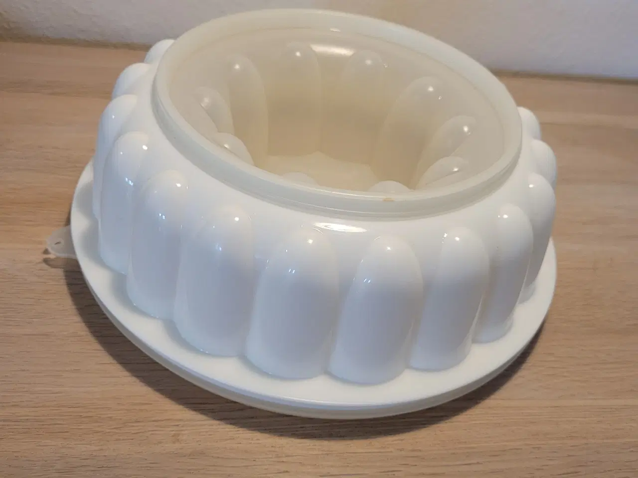 Billede 1 - Tupperware budding/ is form med låg