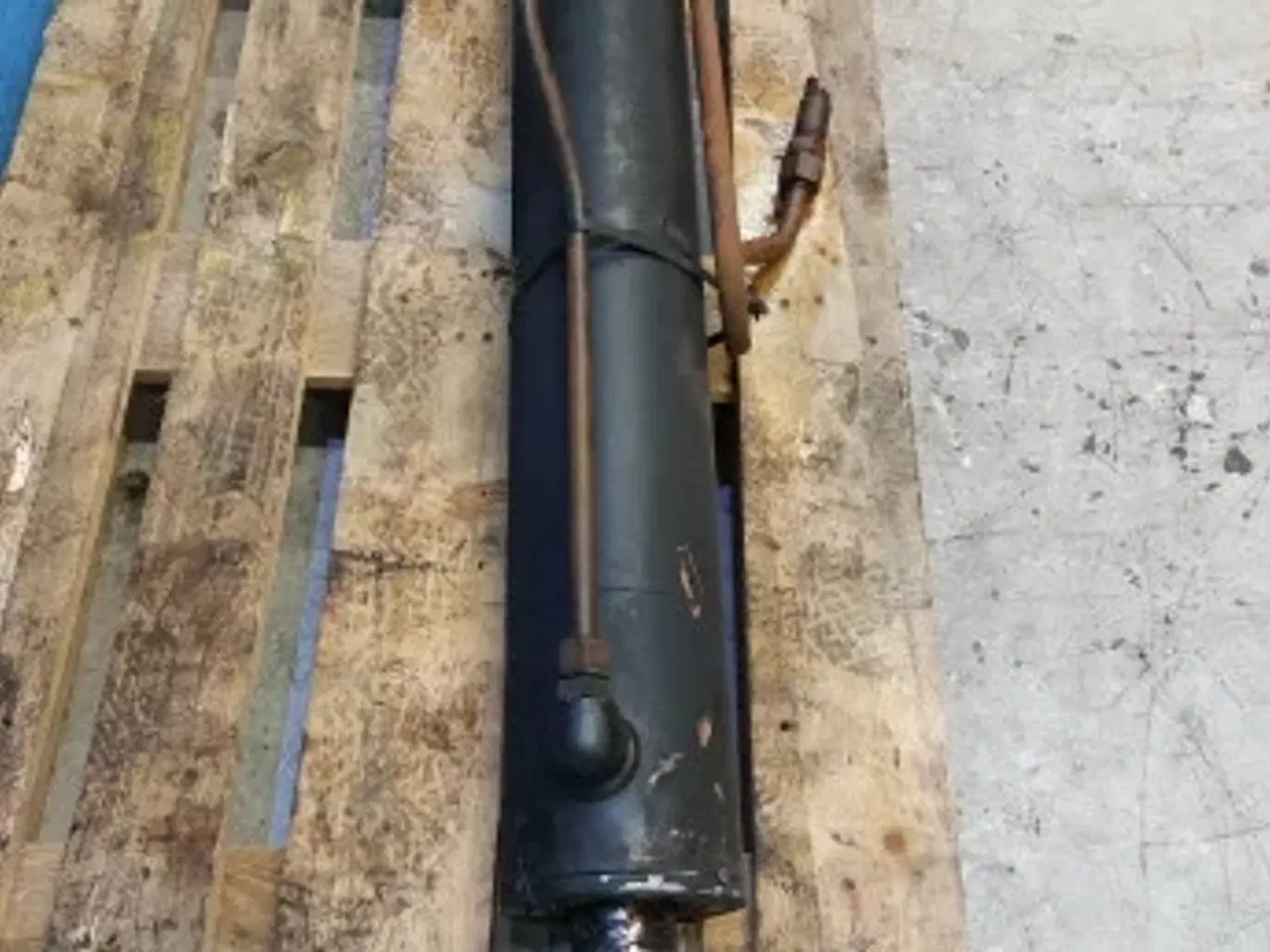 Billede 10 - New Holland LB110 Cylinder 85800830