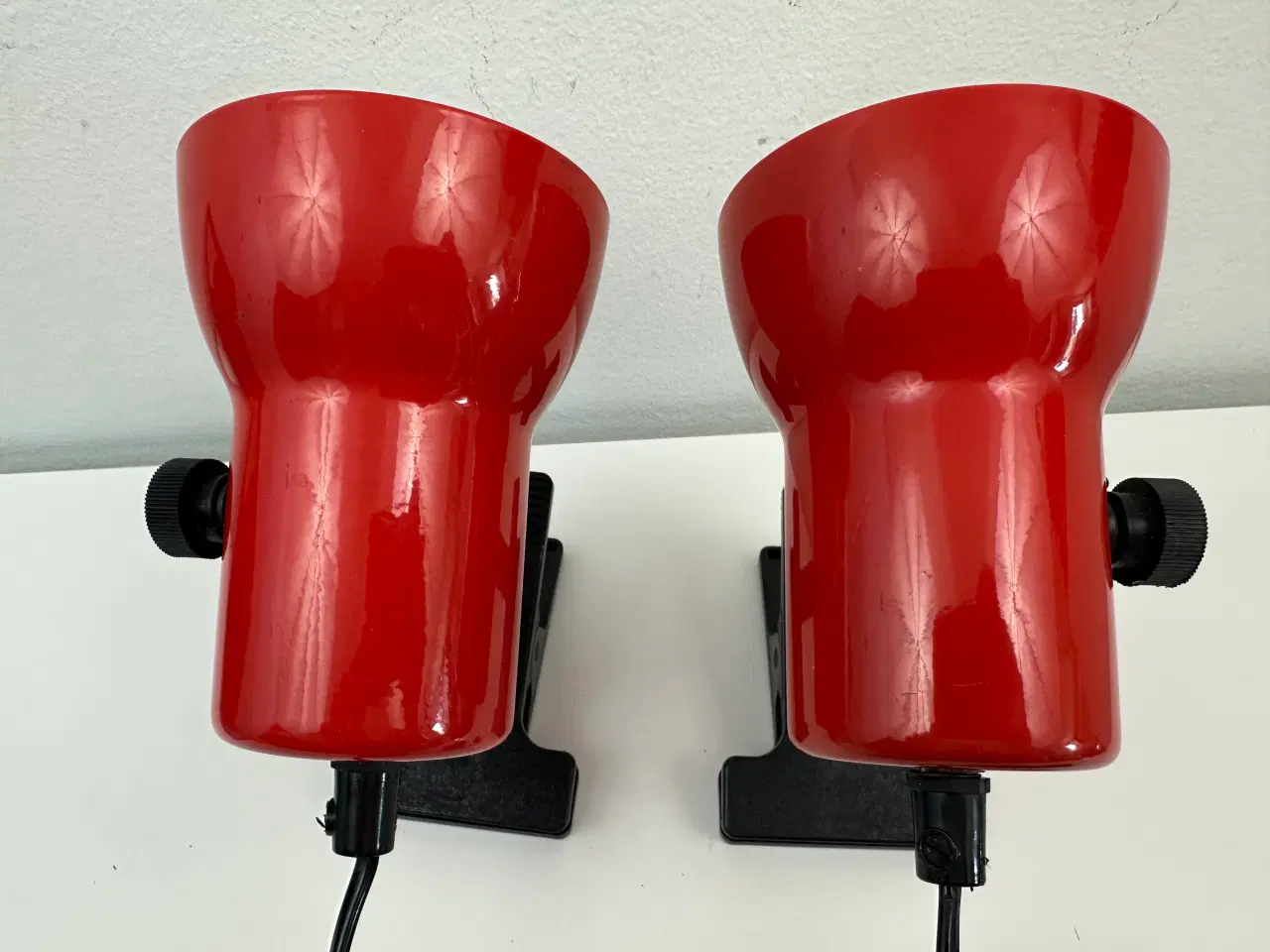 Billede 6 - 2 stk. røde væglamper med klemmer