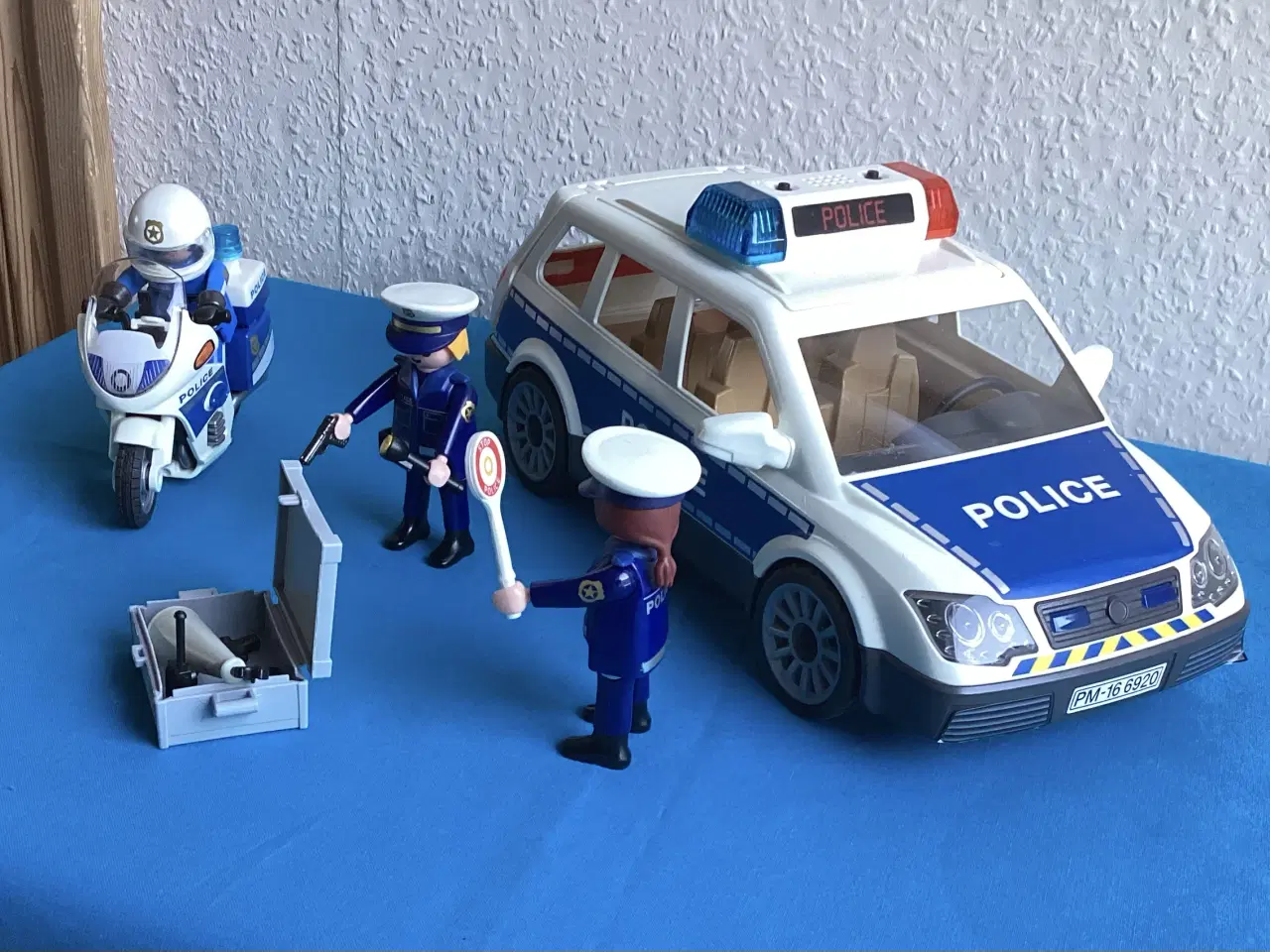 Billede 5 - Playmobil 6920, politibil med lyd og lys, en motor