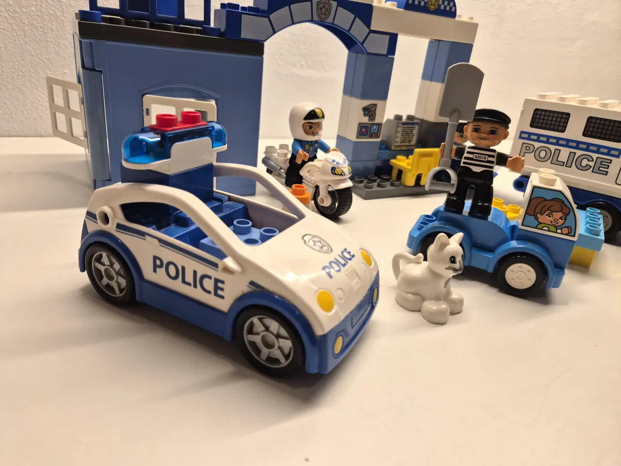 Billede 4 - Duplo Politi , Fangetransport, Politibil med blink