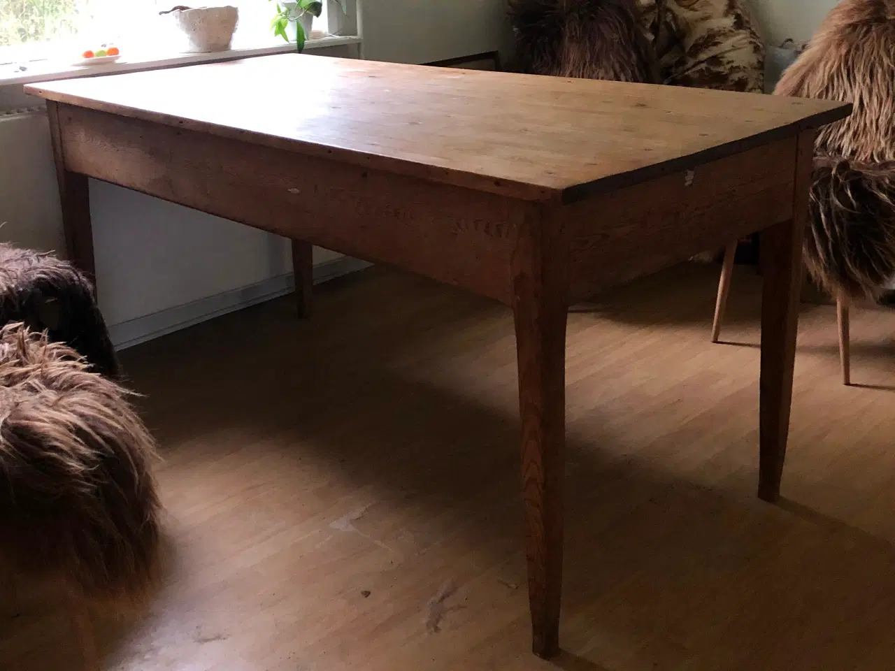 Billede 1 - Rustikt spisebord i landlig stil, med flot patina 