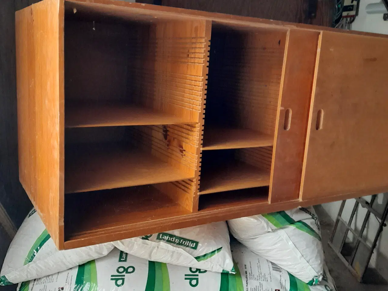 Billede 3 - Skab med skydelåger