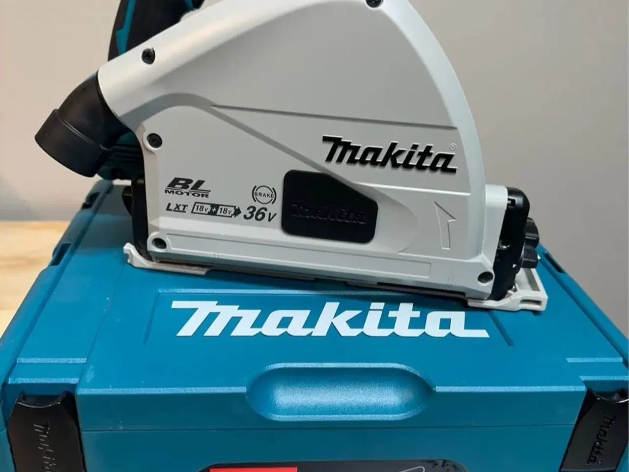 Billede 2 - Makita Dyksav m. batterier og dobbelt oplader.