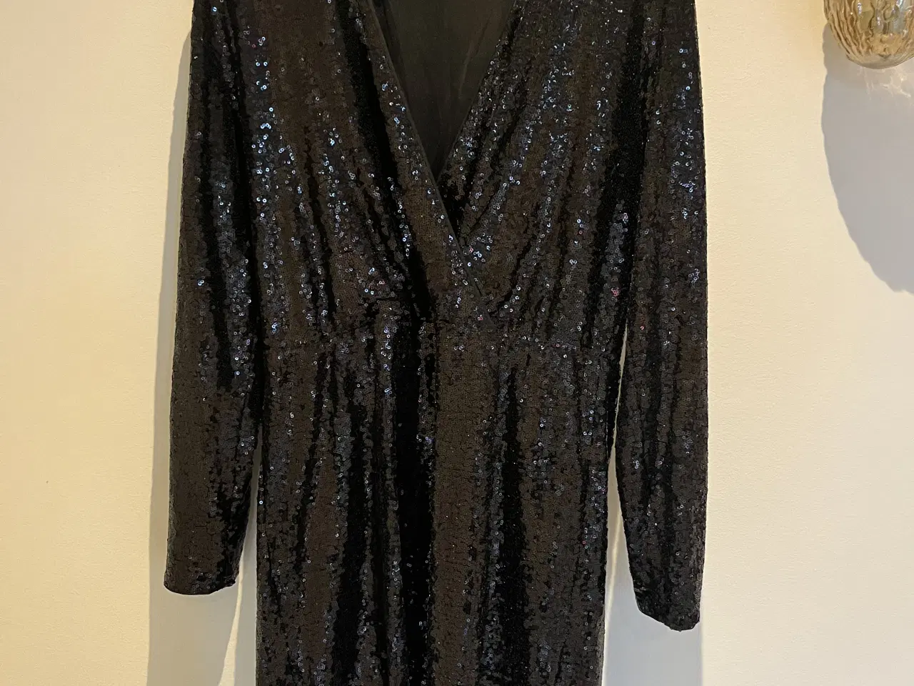 Billede 1 - Smuk paillet kjole