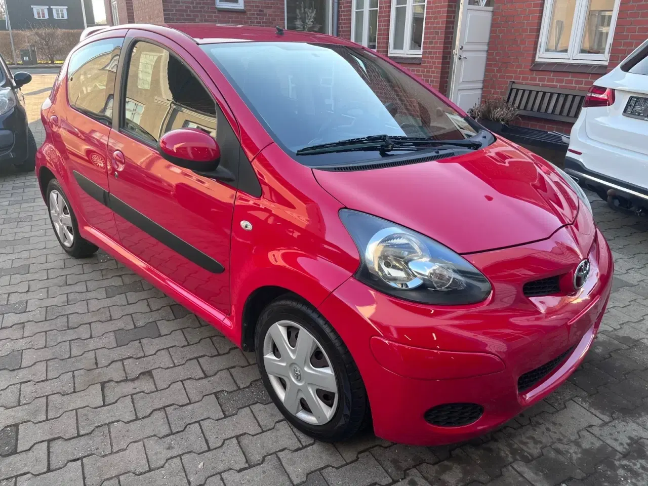 Billede 2 - Toyota Aygo 1,0 Plus Black MMT komfort