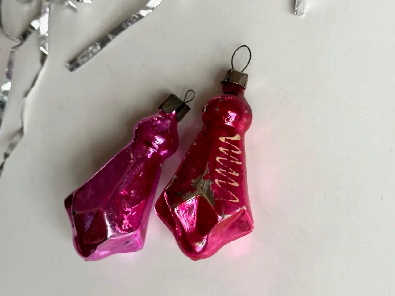 Billede 4 - Kantede pink ornamenter, 2 stk samlet