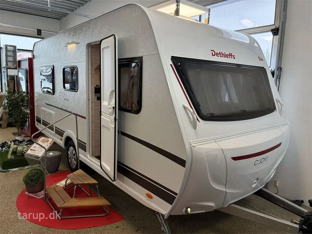 Billede 1 - 2026 - Dethleffs C'joy 460 LE   Enkeltsenge med udtræk til dobbeltseng, endesiddegruppe, varmt vand, blæservarme, spildevandstank,  kompressorkøleskab