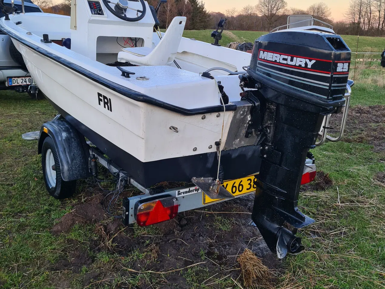 Billede 3 - Styrepultbåd med Nysynet trailer og 25HK Mercury 