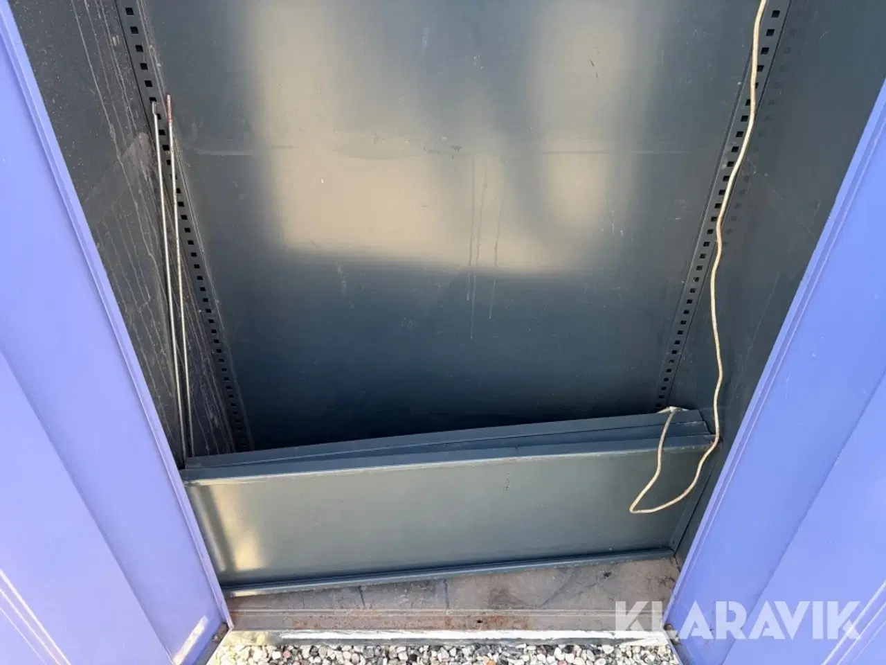 Billede 7 - Blandet lot med værkstedsskab og reoler.