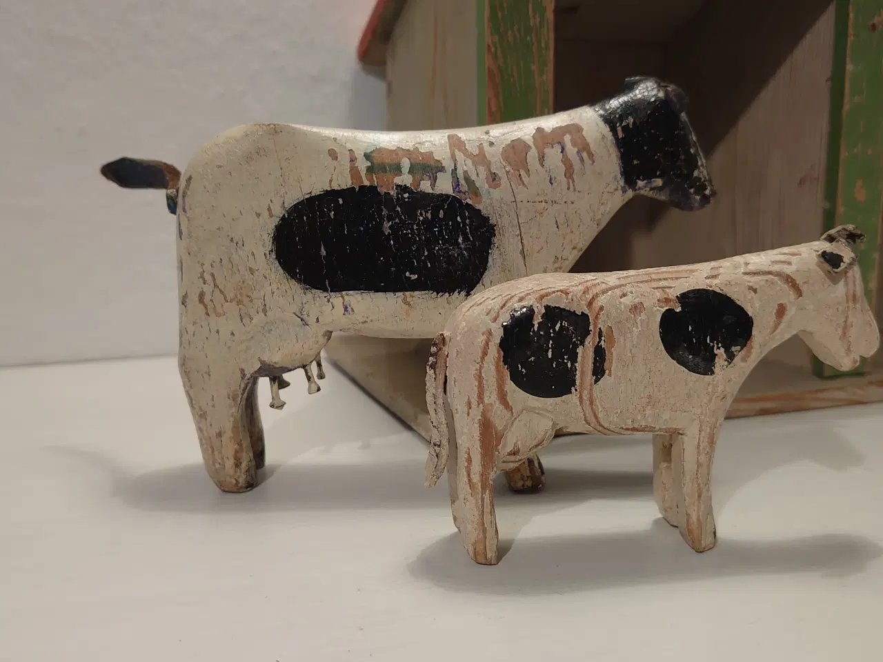 Billede 2 - Fængselslegetøj: 4 trædyr og stor stald. Ca 1933.