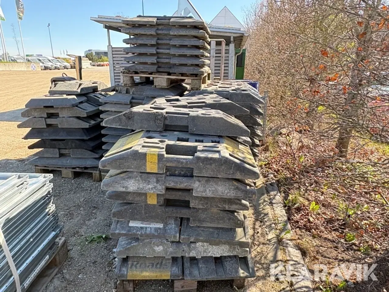 Billede 4 - Skiltefødder Nissen K1 og Klemfix 120 styk assorteret