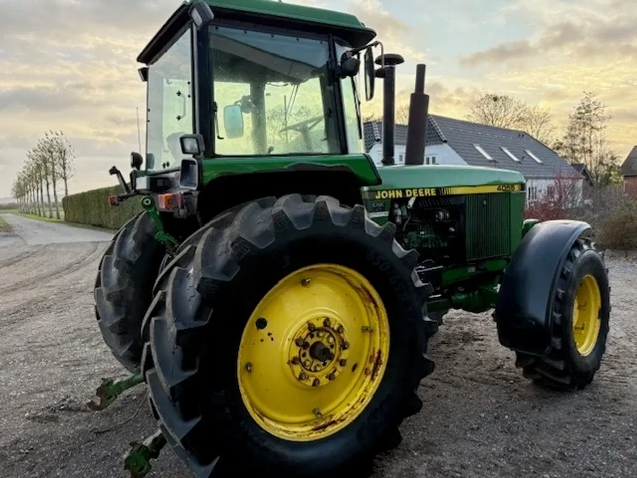 Billede 7 - John Deere 4055 FRONTLIFT, NÆSTEN NYE DÆK