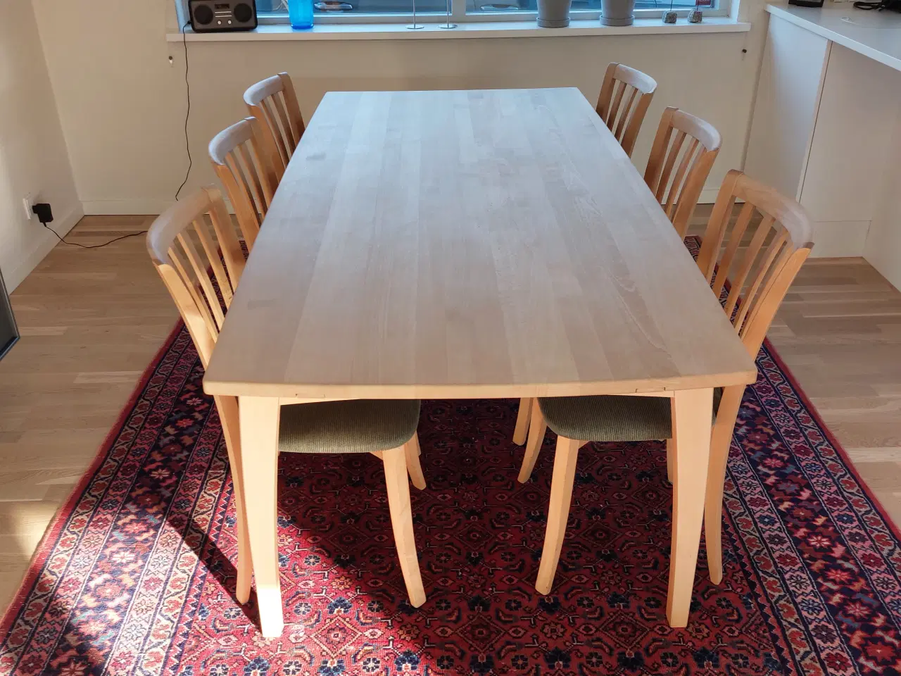 Billede 1 - Flot spisebord og 6 stole i sæbebehandlet bøg