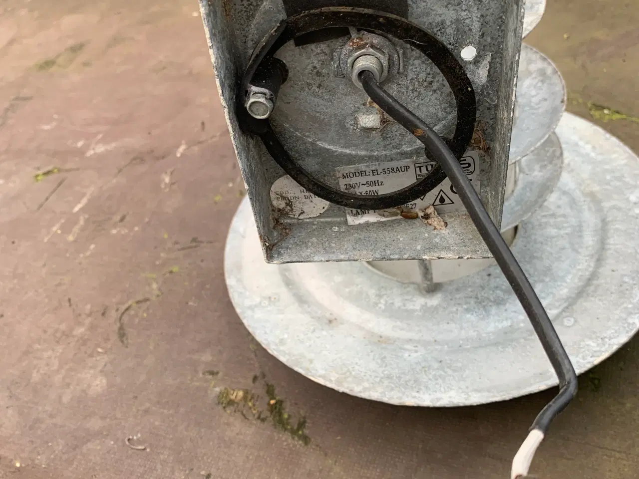 Billede 1 - Høre til gård lamper længer oppe på opslaget