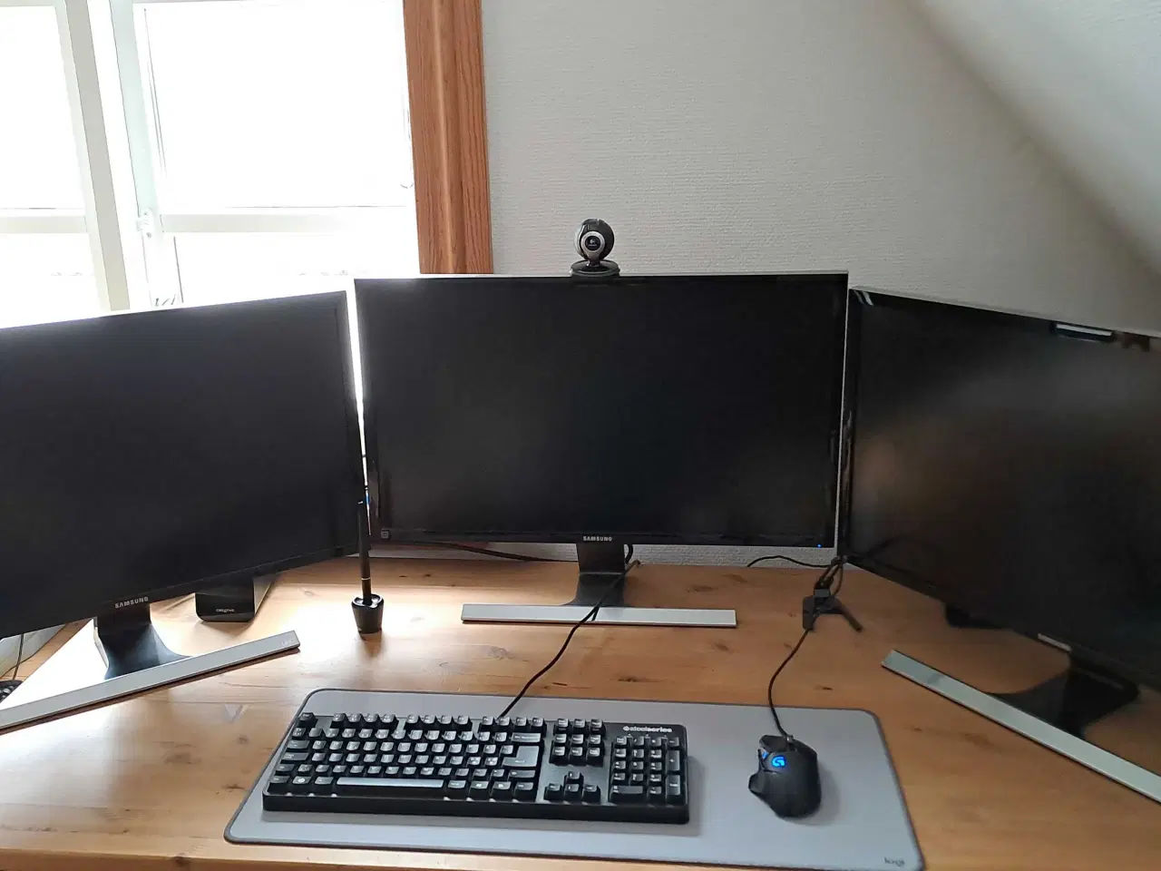 Billede 3 - Samsung 3 x 28" 4K UHD skærm setup