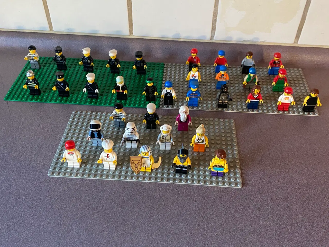 Billede 2 - Ældre Lego figurer sælges. 