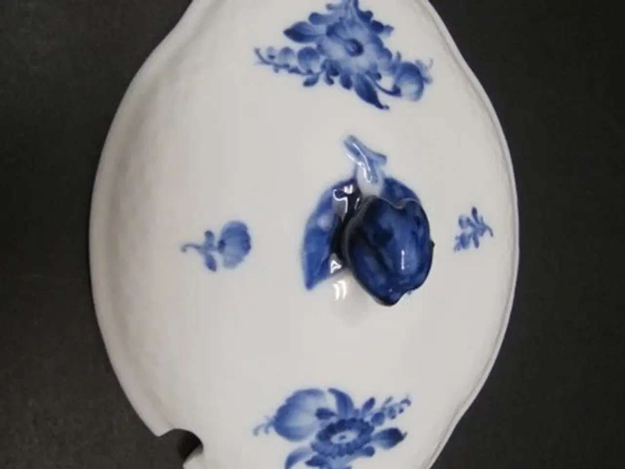 Billede 1 - Blå Blomst Flettet - Låg til Sauceterin - Indvendig randmål 15x11 cm. R.C. 8160 - 2. Sort - Helt og i orden.