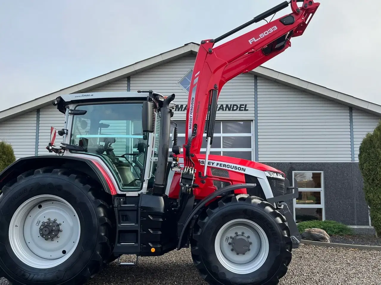 Billede 14 - Massey Ferguson 8S.245 Med stor frontlæsser. Dyna 7 Efficient. Kan leveres med GPS anlæg på.