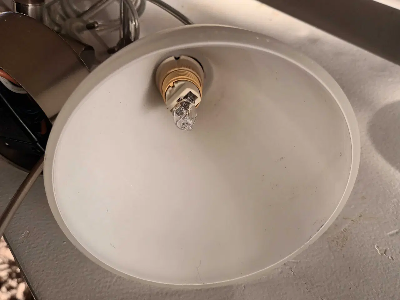 Billede 2 - Væglampe med hvid glas skærm og halogenpære 