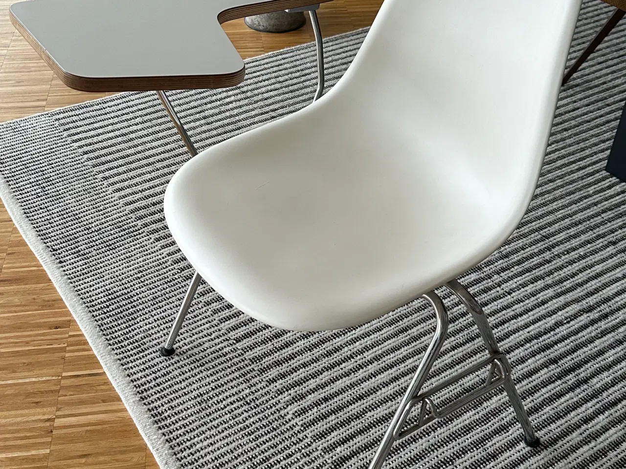 Billede 5 - Eames stol med bord