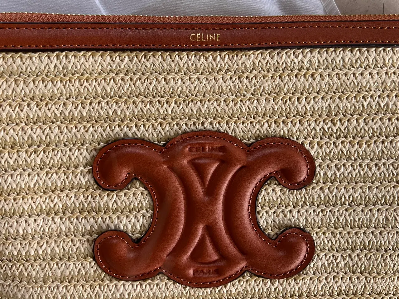 Billede 4 - Flot taske med logo i fin kvalitet.