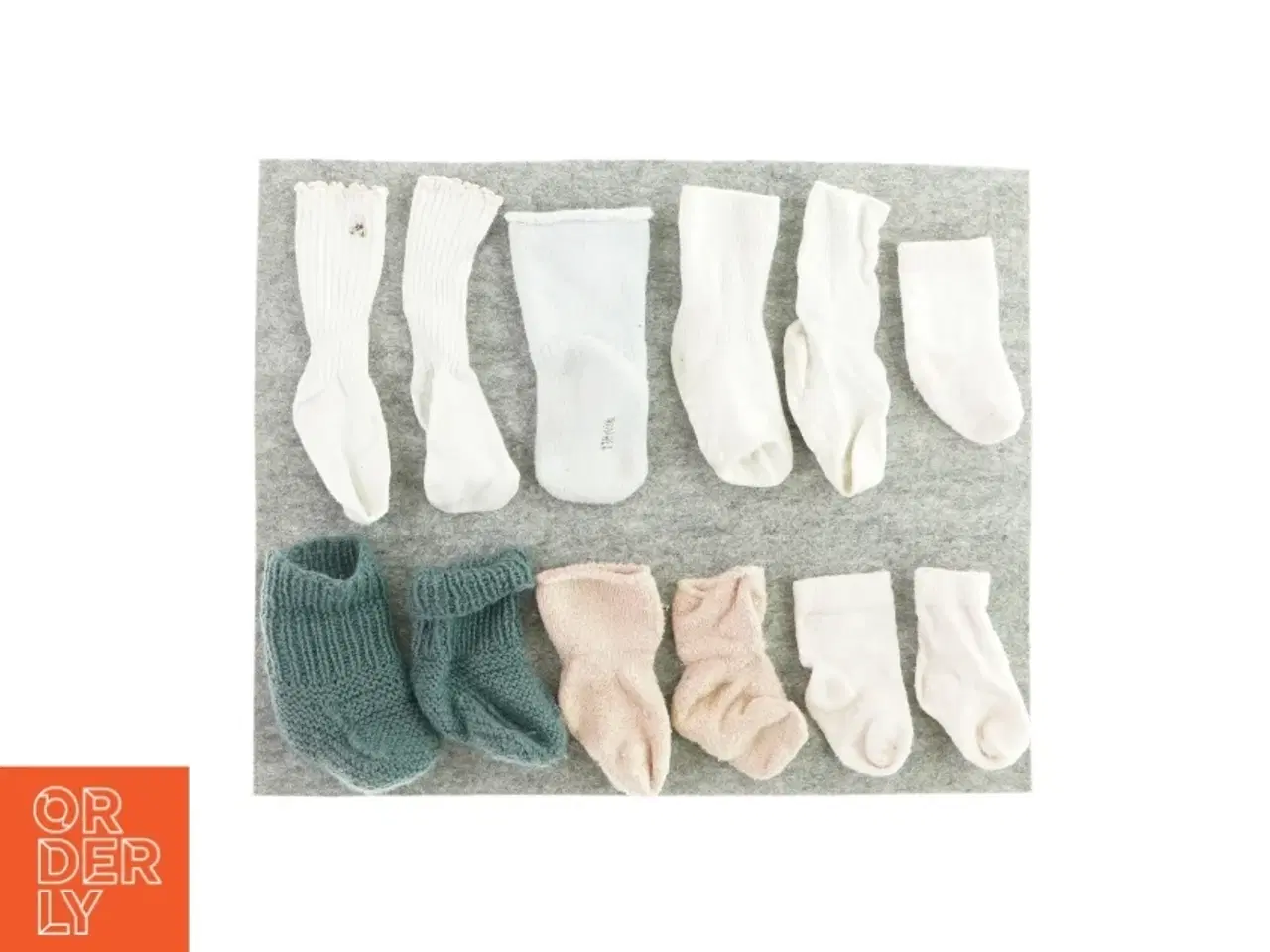 Billede 2 - 5 par sokker og 2 løse  (str. ca. 6 mdr)