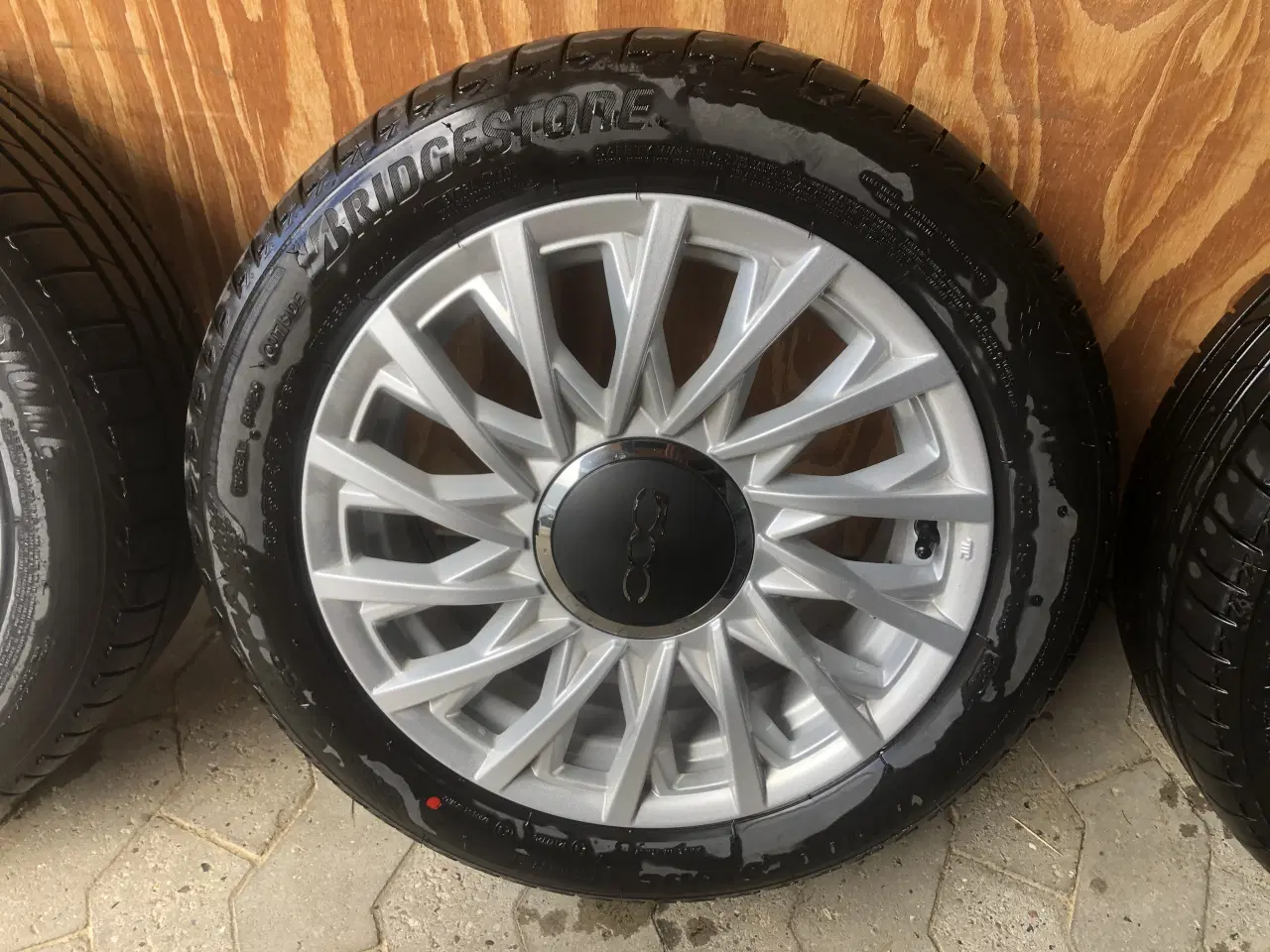 Billede 2 - Originale Fiat 500 Lounge fælge & Bridgestone dæk