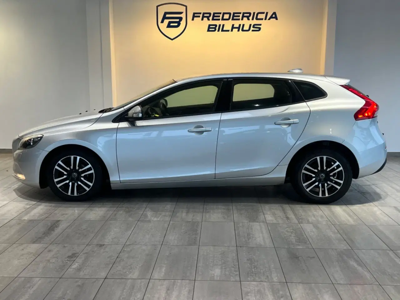 Billede 3 - Volvo V40 2,0 D2 120 Momentum Eco