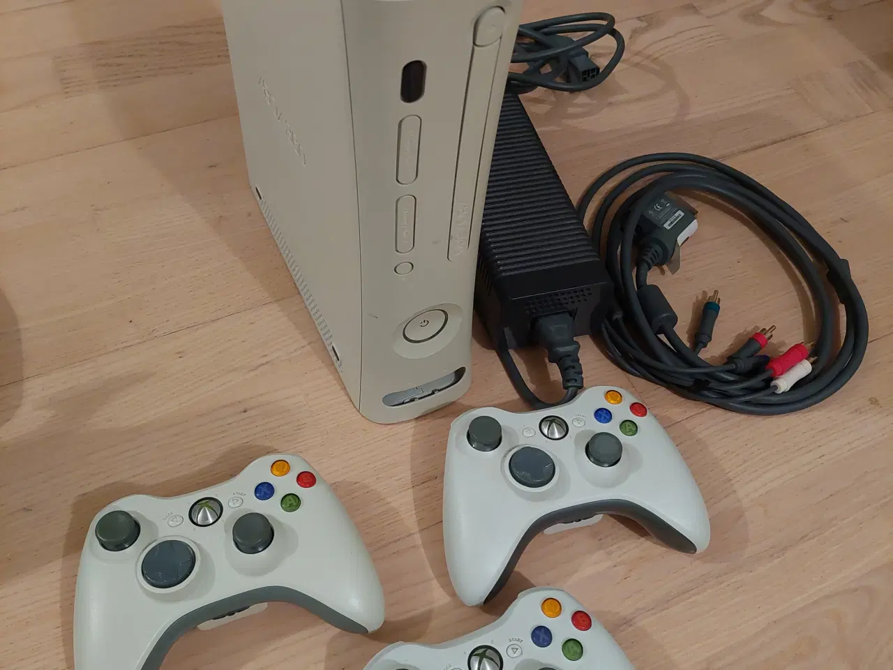 Billede 2 - Xbox 360 med rat og spil