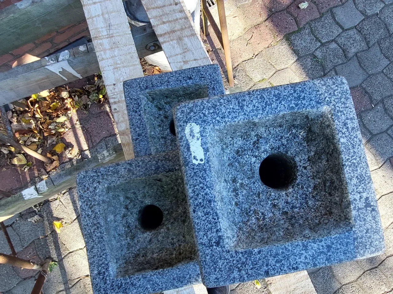 Billede 2 - granit vandsten 3 sammensatte søjler med pumpe