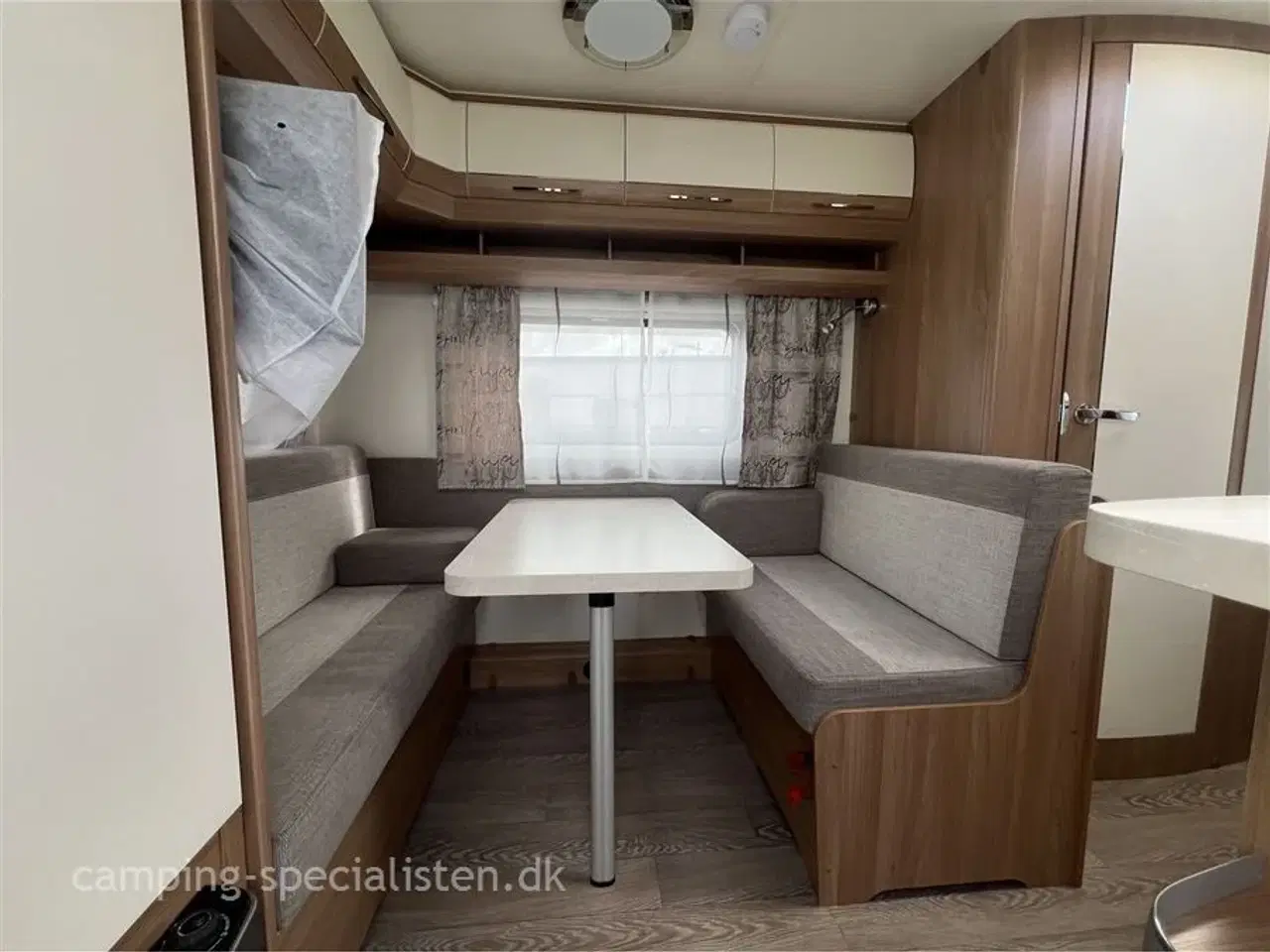 Billede 8 - 2021 - Hobby De Luxe 440 SF   2021 Hobby 440 SF De Luxe med vildt udstyr - se den nu hos Camping-Specialisten.dk