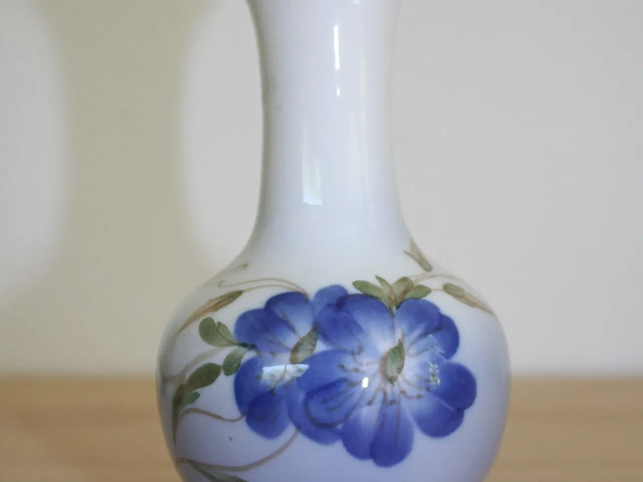 Billede 2 - Lille vase med blomster fra Royal Copenhagen