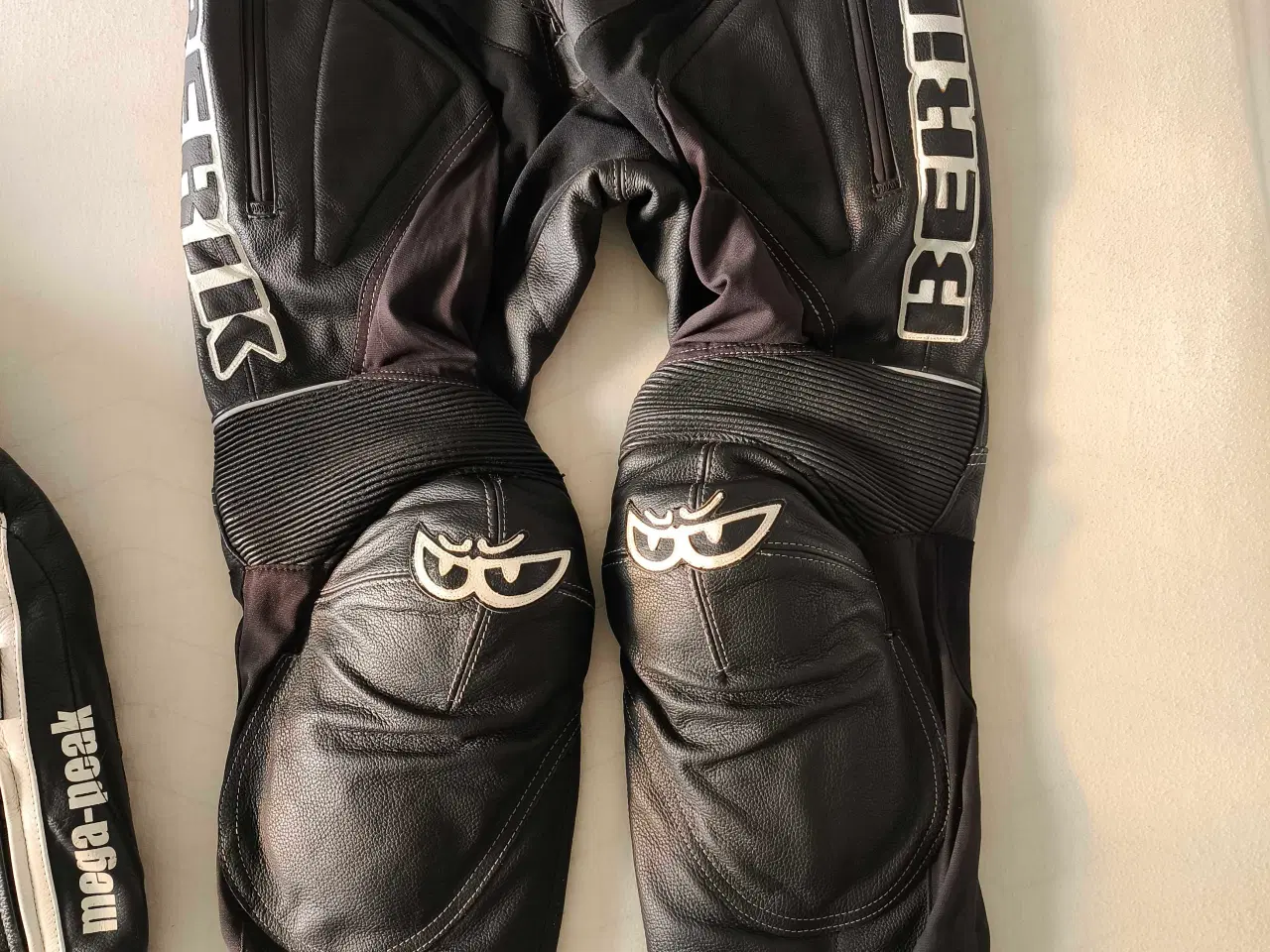 Billede 3 - Berik 2 delt læderdragt