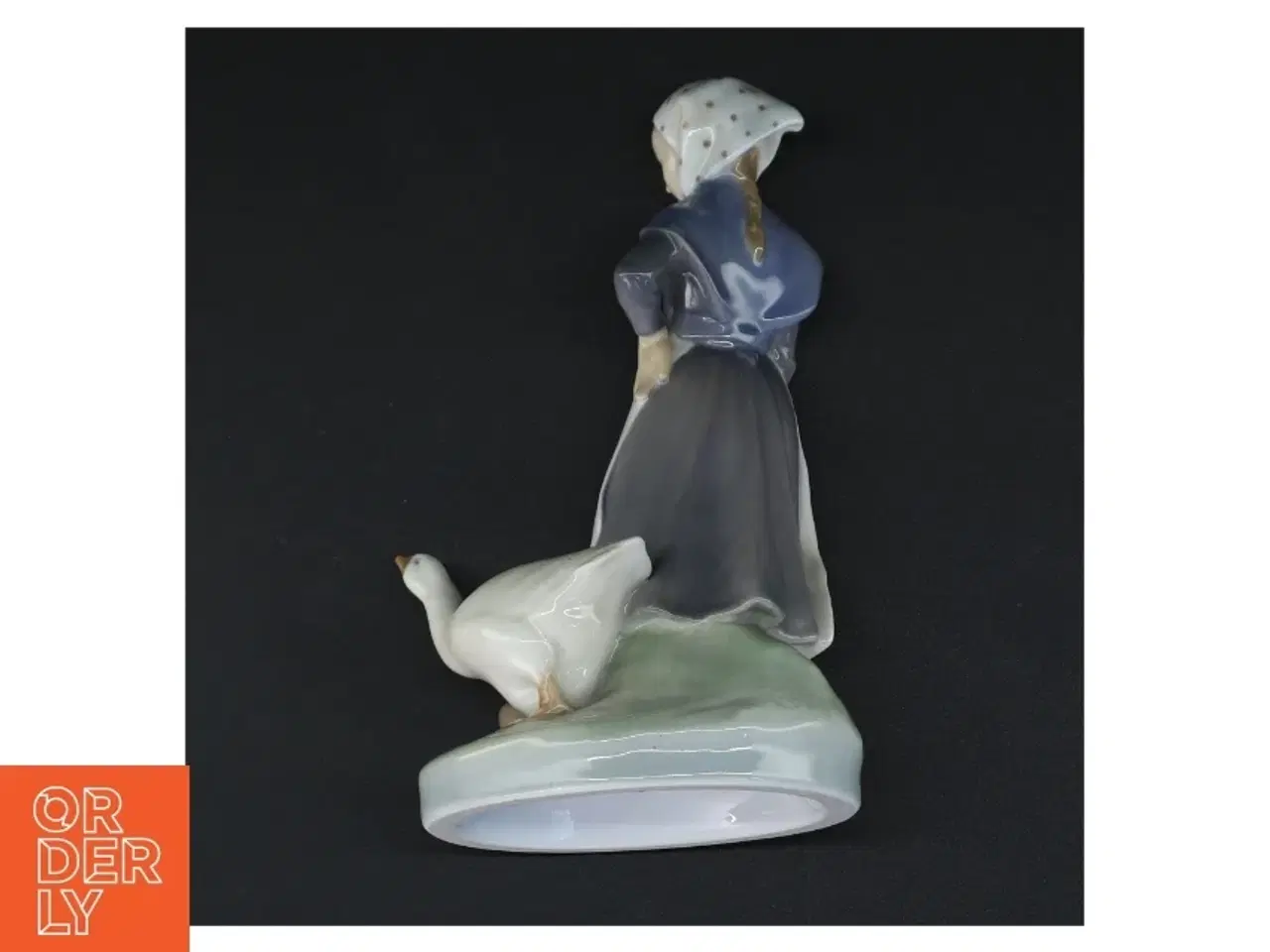 Billede 4 - Porcelænsfigur af kvinde med gås, 528 fra Royal Copenhagen (str. 19 x 12 x 8 cm)