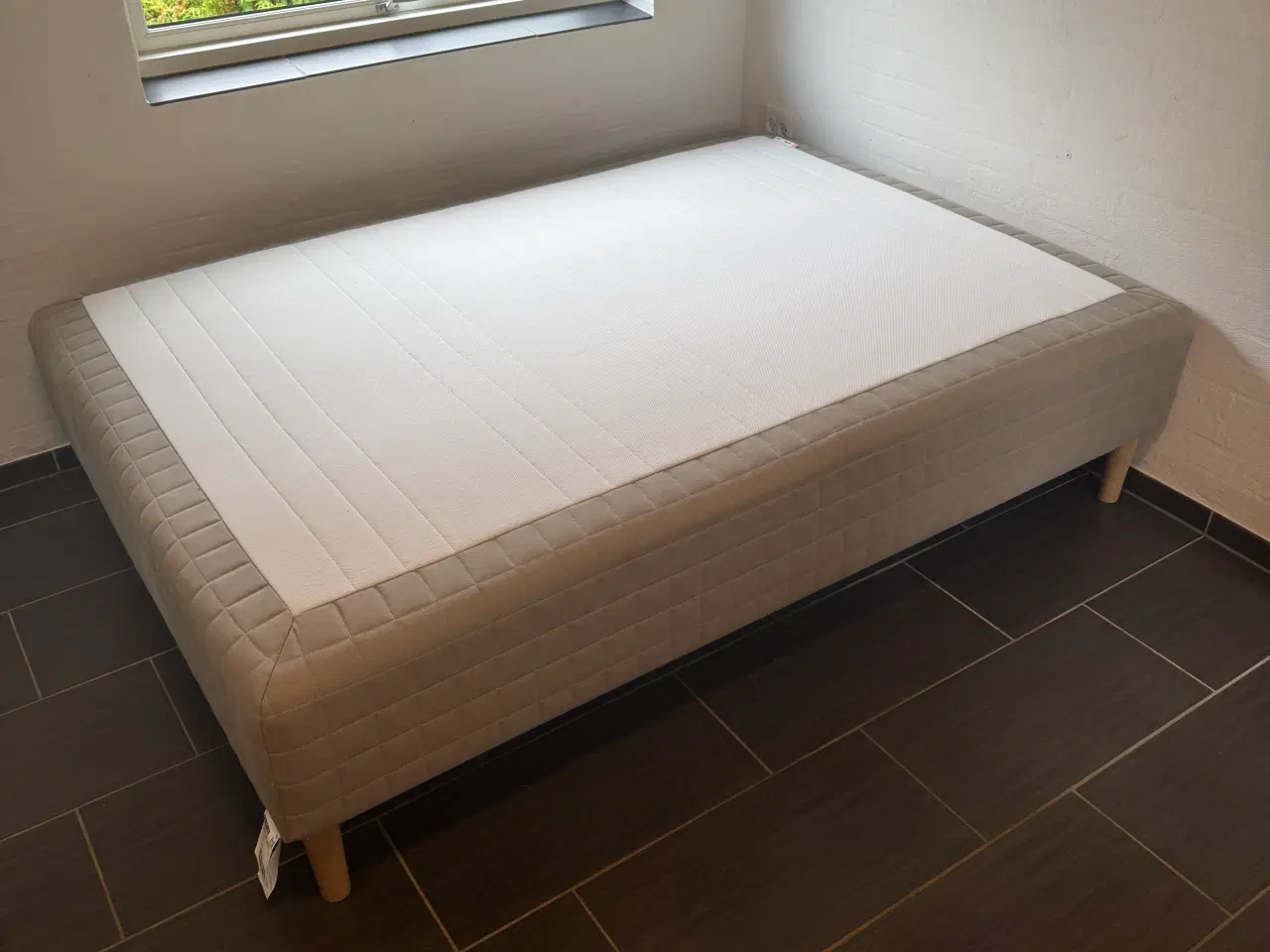 Billede 1 - Boxmadras, model Skårer med topmadras