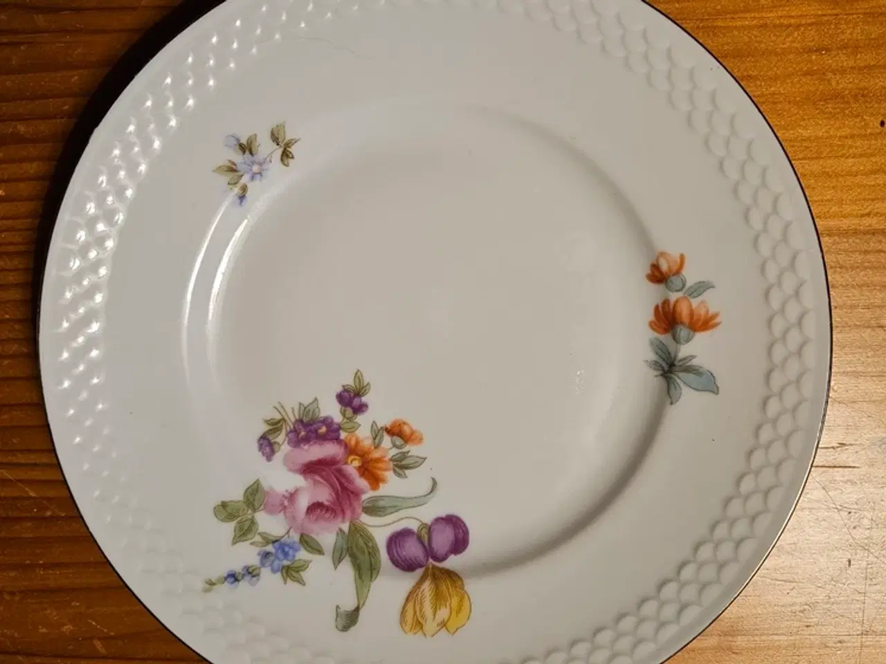 Billede 2 - 5 fine kagetallerkener med guldkant