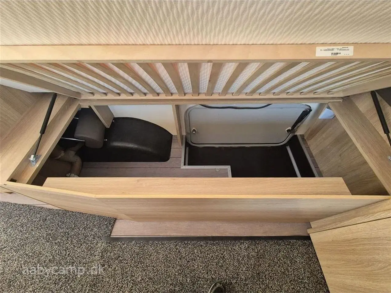 Billede 15 - 2018 - Knaus Sky TI 700 MEB Automatgear. Solceller. Batteri. cykelstativ. Elektrisk indgangstrin. Elektrisk Markise. Anhængertræk. KUN 35,700 KM!!!