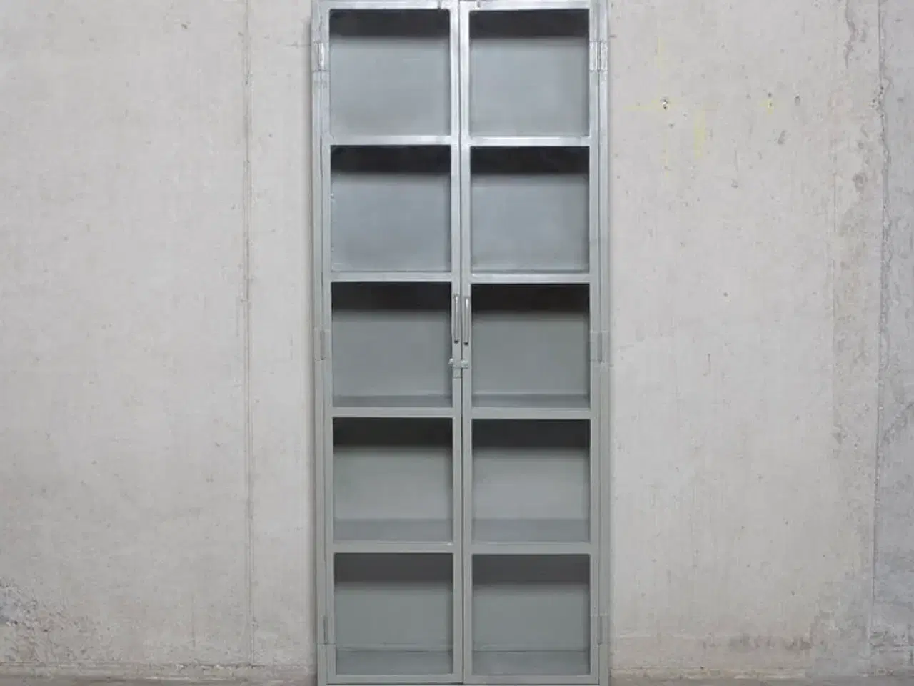 Billede 1 - Nyt Vitrineskab RAW olivegreen