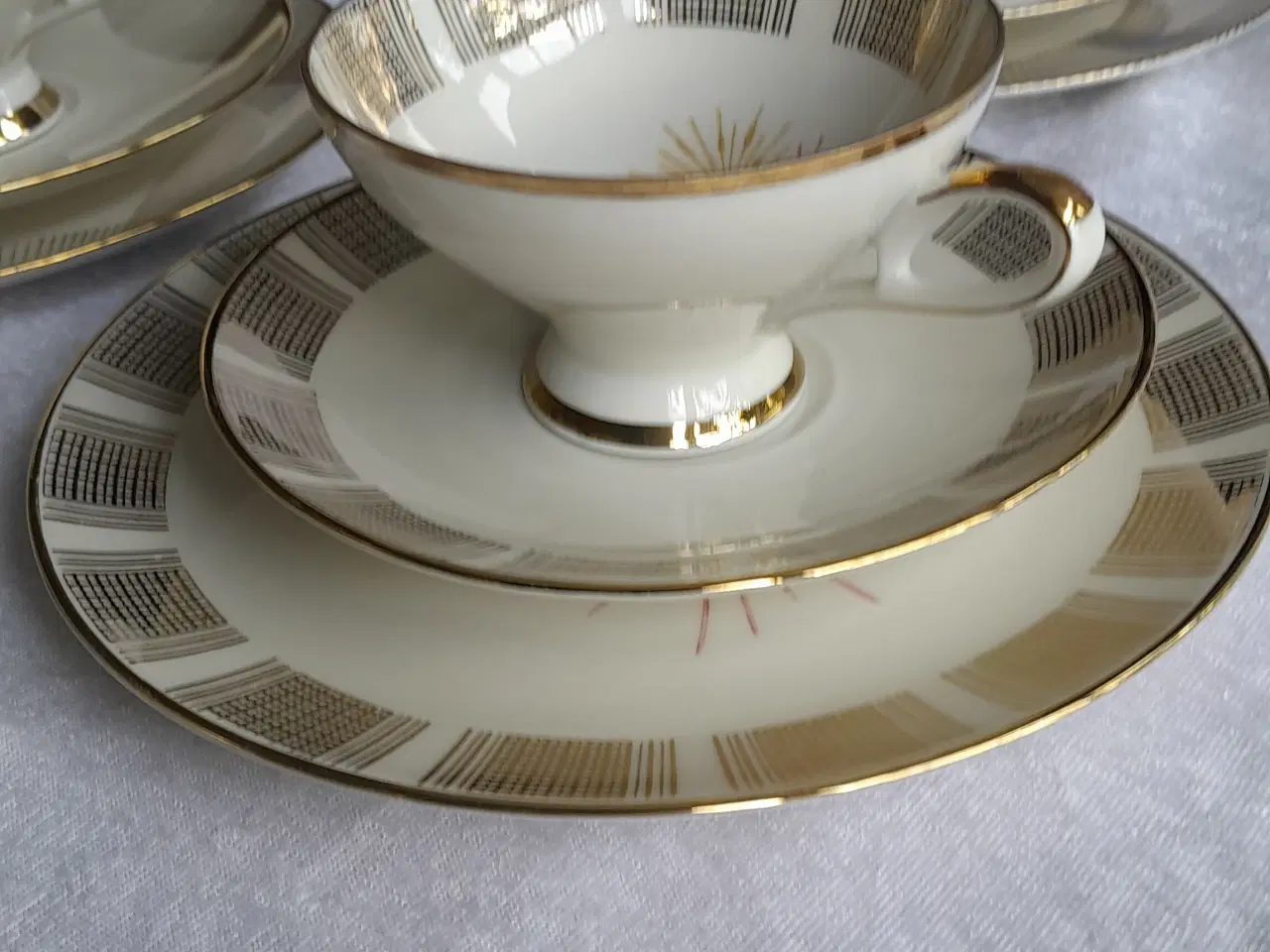 Billede 3 - Samlekopper med underkop og kagetallerken