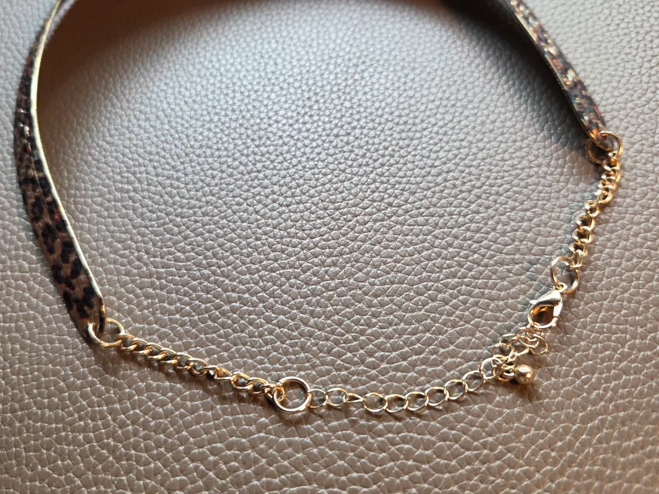 Billede 8 - Halssmykke med leopard print 