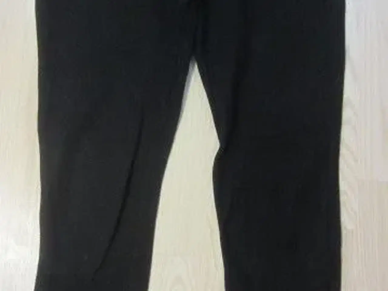 Billede 1 - Str. L, super elastiske sorte bukser