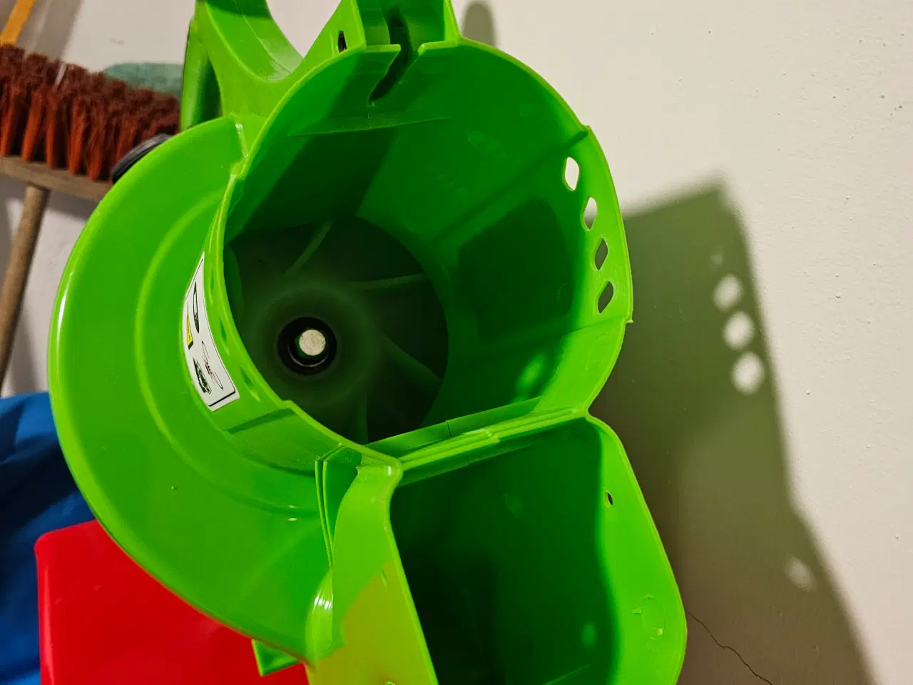 Billede 3 - BENZINDREVET LØVSUGER