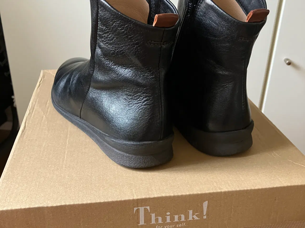 Billede 3 - Sorte Think! skind støvletter, str. 37. 