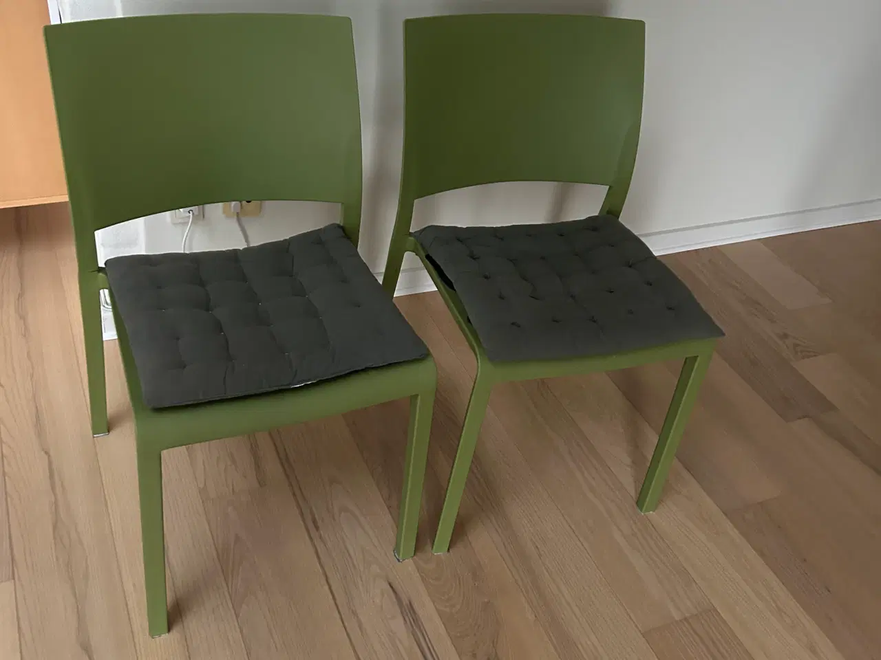 Billede 2 - 2 stk Plast stole